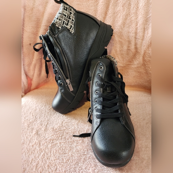 Easy Street Nico Boots, Men's size 10 Black Easy Street Boots - Picture 2 of 9